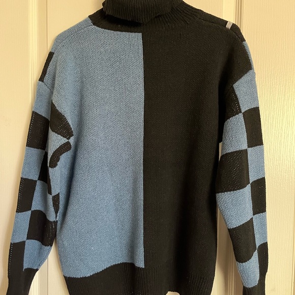 Men’s medium black and blue turtleneck sweater. - Picture 4 of 7